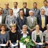 Dank für den Einsatz: Für ihre langjährige Treue zum TSV Bergrheinfeld und für ihre langjährige ehrenamtliche Tätigkeit wurden bei der Weihnachtsfeier 43 Mitglieder geehrt. Das Bild zeigt die Jubilare und Funktionäre zusammen mit (stehend, von links) den Vorstandsmitgliedern Thomas Wildanger und Rüdiger Erhard, Kurt Vogel sowie TSV-Ehrenvorstand Helmut Müller (stehend, Dritter von rechts), Isolde Eisend (sitzend mit Blumen) und Siegfried Katzenberger (dahinter).