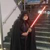 Claudia Grund hat sich für die Premiere in schwarze Schale geworfen und sich als Sith-Lord verkleidet. Claudia Grund hat sich für die Premiere in schwarze Schale geworfen und sich als Sith-Lord verkleidet.