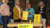 Bei der Übergabe der Briefebox: (von links) Erna Mehling-Krebs, Christiane Rességuier (beide Amnesty International, Ortsgruppe Marktheidenfeld), Schulleiterin Anne-Marie Greving und Holger Seidel vom Balthasar-Neumann-Gymnasium.