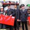 (wabr)  Mobile Rauchvorhänge haben die Ortsfeuerwehren Gaibach (einschließlich Landschulheim) und Astheim erhalten, die von der Versicherungskammer Bayern gesponsert wurden. Der mobile Rauchvorhang ist ein Mittel der modernen Brandbekämpfung und ermöglicht es, bei Feuer in einem Gebäude die Zugangstür zu öffnen. Er verhindert beziehungsweise reduziert die Ausbreitung von heißem und giftigem Rauch in noch nicht verrauchte Bereiche. Ziel ist es, die heißen Brandgase aus anderen Räumen oder gar Treppenhäusern herauszuhalten. Patrick Teske (links), Geschäftsstellenleiter der Versicherungskammer Bayern in Schweinfurt, überreichte die Rauchvorhänge dieser Tage an (von links): Sven Baumann  (Feuerwehr Astheim) Daniel Schmitt (Kommandant Feuerwehr Gaibach), Herbert Eichelmann (Vorsitzender Feuerwehr Gaibach), Alexander Drescher (Kommandant Astheim) und Stefan Wagenhäuser (Jugendwart und Atemschutzträger Astheim).
