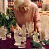 Kristallfiguren: Mit viel Liebe pflegt Hedwig Nickel seit über 35 Jahren ihre besondere Krippe. Sie bekommt in ihrer Wohnung in Rieneck immer einen Ehrenplatz.