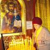 Verehrung: Ikonen und Kerzen sind Teil der orthodoxen Frömmigkeit.
