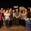 (ue)   Auf ein erfolgreiches Bühnen-Jahr 2015 hat Michael Haag im voll besetzten Gemeindezentrum zurückgeblickt, als Vorsitzender des Dramatischen Vereins 1952 Niederwerrn (DVN). Bei der Jahresabschlussfeier wurde noch einmal der ehemalige Vorsitzende Gerhard Reisch geehrt, der bis Februar 22 Jahre lang an der Spitze des DVN gestanden hat, ebenso wie seine Frau Maria. Beide sind zu Ehrenmitgliedern gewählt worden. Ansonsten war es die Stunde der Jubilar-Ehrungen: 25 Jahre dabei sind Claudia Cebulla, Lisa Gackstatter und Kerstin Seifert. Für 50 Jahre Vereinstreue ausgezeichnet wurden Heinrich Luther, Hermann Lauerbach, Willi Zink, Gisela Leber, Helga Prozeller und (in Abwesenheit) Peter Gackstatter. Auf 60 Jahre Theaterarbeit blicken Richard Ammon und Ehrenmitglied Herbert Schipper zurück. Von links: Claudia Cebulla, DVN-Vorsitzender Michael Haag, Lisa Gackstatter, Kerstin Seifert, Heinrich Luther, zweiter Vorsitzender Christoph Ruppert, Hermann Lauerbach, Willi Zink, Gisela Leber, Helga Prozeller, Richard Ammon und Ehrenmitglied Herbert Schipper.