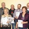 (si)   Erfolgreiche Mitglieder des Geflügelzuchtvereins ehrte Vorsitzender Bernhard Müller. Die goldene Landesverbandsnadel erhielten Silke Diem, Johann Hackenberg, Maria Hackenberg, Paul Lehner, Elisabeth Mauder, Michael Müller, Eugenie Römmelt, Ernst Schulz, Dolores Stiller und Robert Weidinger. Die silberne Landesverbandsnadel ging an Hans-Georg Eichelbrönner, Gerhard Gluza, Josef Gluza, Andreas Herold, Walter Schneider, Franz-Otto Wecklein, Walter Weiß und Erich Wieland. Vereinsmeister Hühner ist Bernhard Müller, Platz zwei belegt Henrik Reinhart. Vereinsmeister Tauben ist Adalbert Seuffert, Platz zwei sicherte sich Bernhard Müller, Platz drei Matthias Scheller. Landesverbandsprämien erhielten Bernhard Müller und Adalbert Seuffert. Kreisverbandsehrenpreise gewannen Bernhard Müller, Matthias Scheller und Hermann Köhler. Der Jugend-Kreisverbandsehrenpreis ging an Henrik Reinhart. Im Bild (von links) Vorsitzenden Bernhard Müller, Hans-Georg Eichelbrönner, Eugenie Römmelt, Ernst Schulz, Johann Hackenberg, Elisabeth Mauder, Paul Lehner und Bürgermeister Richard Köth.