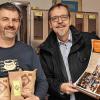 (sia)  Euerbacher Kirchburgkaffee wird die Besucher der Schweinfurter Vesperkirche verwöhnen. Kaffeeröster Heinz Wehner (links) spendet seinen fair gehandelten und biologisch angebauten, frisch gerösteten Kaffee im Wert von 875 Euro an die Vesperkirche Sankt Johannis. Diese öffnet am Sonntag, 17. Januar, und wird bis zum Sonntag, 7. Februar, täglich von 11.30 Uhr bis 14.30 Uhr Nahrung für Leib und Seele bieten. Diakonievorstand Pfarrer Jochen Keßler-Rosa (rechts) dankte im Namen aller Verantwortlichen der Vesperkirche bei der Kaffeeübergabe in der Rösterei Heinz Wehner für die Spende.