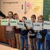 (mrl)   Zum „Tag des Merkens“ besuchte „Merkmeister“ Ralf Hofmann die Naturpark-Spessart-Grundschule Partenstein. Die Grundschule hatte ihn eingeladen, damit er mit den Schülern und am Abend mit den Eltern anschaulich demonstrieren konnte, wie gut das menschliche Gehirn funktionieren kann – wenn gehirngerecht gelernt wird. Das Ziel war, den Kindern Techniken an die Hand zu geben, die ihnen das Lernen erleichtern und helfen, das Erlernte langfristig zu behalten. Die Kinder zeigten sich begeistert, wie schnell sie sich etwas merken konnten. Am Abend erlebten die Eltern, wie einfach und erfolgreich die Gedächtnisleistung  gesteigert werden kann. Darüber hinaus erhielten sie viele Tipps wie das Lernen unterstützt werden kann.