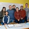 Der Rotary Club Schweinfurt unterstützt einen Sprachkurs in der Dreieinigkeitskirche mit Unterrichtsmaterial. Darüber freuen sich Sprachlehrerin Brigitte Schuhmann (ganz links) und ihre Schüler. Zu Besuch waren Norbert Odendahl (Rotary) und Florian Weppert (Geschäftsführer Weppert GmbH, ganz rechts).