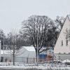 Vier Thermohallen wurden auf dem Gelände der ehemaligen Conn Barracks aufgebaut. Sie werden von der Außenstelle der Schweinfurter Erstaufnahmeeinrichtung für Asylbewerber genutzt.