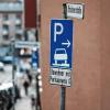 In Grombühl mit seinen hohen Häusern ist jeder Bewohner froh, der einen Stellplatz hat. Die Stadt vergibt Bewohnerparkausweise und sorgt so für bevorrechtigtes Parken.