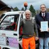Bernhard Spiegel (Zweiter von links) ist seit 25 Jahren im Bauhof-Team beschäftigt und hegt und pflegt die Blumen in Mellrichstadt. Zum Dienstjubiläum gratulierten Bauhofleiter Manfred Schreiner (links) sowie (von rechts) Michael Petzold und Bürgermeister Eberhard Streit.