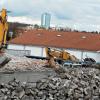 Mit dem Abriss der vormaligen Gebäude auf dem Grundstück Heckenweg 4 begann letzte Woche der Bau eines Rewe-Einkaufsmarktes. Es ist der dann dritte Markt im Gewerbegebiet.