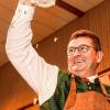 Geschafft! Das Starkbier fließt, kein Tropfen ging daneben, als Staatssekretär Josef Pschierer beim Starkbieranstich der CSU in Kürnach den Hahn ins Spundloch stieß.