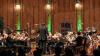 (dix)   Neues wagt die „Big Breath Brass Band B4“ der Kreismusikschule (KMS) Rhön-Grabfeld. Die Legende des heiligen Kilian, Frankenapostel und Schutzpatron Würzburgs, wird mit passender Musik und einem Sprecher nachgezeichnet. KMS-Lehrer Thomas Eckert hat dafür eigens die Lebensgeschichte Kilians als Text verfasst und zeichnet die Reisestationen und das Wirken des irischen Bischofs nach. Er wird von Schulleiter Ullrich Wehner gelesen. Das Konzert, eine Mischung aus Musical und Oratorium, ein „Musitorium“, findet am Samstag, 27. Februar, um 19.30 Uhr in der Stadtpfarrkirche in Hofheim statt. In Erinnerung dürfte vielen Hofheimern noch der Auftritt der „Big Breath Brass Band B4“ vor wenigen Jahren sein: damals zusammen mit dem Chor „La Musica“. Ursprünglich war auch diesmal ein gemeinsamer Auftritt mit „La Musica“ geplant; doch organisatorische Gründe verhinderten es. Den chorischen Part übernimmt stattdessen das Vocalensemble Regensburg. Die Brass Band unterstreicht mit der passenden Musik die verschiedenen Stationen Kilians auf seinem Weg nach Franken. Dabei ist es nicht eine Aneinanderreihung verschiedener Stücke die das Ensemble spielt. Passend zu der Dramaturgie des Textes zitiert die Band aus dem Werk „Inspiration“ des holländischen Komponisten Jan de Haan. Mit der Jig von Gustav Holst und der Cambrian Suite von Michael Ball steht auch ein Originalwerke für Brass Band auf dem Programm. Das Vocalensemble Regensburg hat als Solostücke irische Musik wie auch Gospels, die die Gefühlswelt des Reisebischofs unterstreichen, im Gepäck. Zusammen mit der Brass Band werden die vier jungen Sänger, Studierende am Music College Regensburg, unter anderem bei der Missa Brevis musizieren. Der Eintritt zum Konzert ist frei, um Spenden zur Deckung der Unkosten wird gebeten.