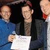 Mit Zeugnis: Steffen Zeller, Peter Näder und „Backline“-Chef Achim Bierbauer (v. li.).