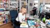 Sie gilt als Expertin in punkto Liebe: die Schriftstellerin Gaby Hauptmann an ihrem Schreibtisch in Allensbach.