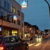 Der Fußgängerüberweg in der Luitpoldstraße (B 8) in Marktheidenfeld vor dem Rathaus: Dort ereignete sich Ende Januar ein schwerer Unfall. Der Zebrastreifen selbst ist gut zu erkennen, ein Fußgänger wegen der vielen Lichter in der Umgebung nicht immer.