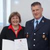 Estenfelds Bürgermeisterin Rosi Schraud bestätigte im Auftrag des Gemeinderates den neuen Kommandanten der Feuerwehr Mühlhausen, Michael Zürn.