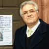 Pfarrer Gerhard Zellfelder vor der Deutschhauskirche.