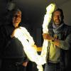 Lichtkunst aus Hofheim: Die beiden Geschäftsführer der Leuchten-Manufaktur „Licht Raum Funktion“, Tobias Boucke (links) und Ralf Stößel.