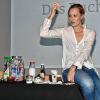 „Besser Leben ohne Plastik“ heißt der Ratgeber, den Nadine Schubert aus Neuschleichach (im Bild) und Anneliese Bunk aus München verfasst haben. In einem Vortrag in der Rathaushalle in Haßfurt gab Nadine Schubert ihren Zuhörern jetzt wertvolle Tipps, wo und wie sie Plastik einsparen und ersetzen können.