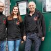 Die Neuen von der „Hähnchen-Paula“: Wolfgang Zebisch (rechts) übergibt den Betrieb Jahren an Sebastian Marek und Jennifer Stumpf.