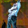 Das Ringen Mephistos um die Seele Dr. Fausts wird vom Deutschen Nationaltheater Weimar in „Faust. Der Tragödie erster Teil“ eindruckvoll auf die Bühne transportiert.