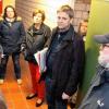 In den Umkleiden der Schulturnhalle ließ sich der Gemeinderat das Brandschutzkonzept von Architekt Bernd Müller erläutern.