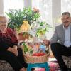 Jahrelang führte Gertrud Sauer aus Thüngen gemeinsam mit ihrem Mann Otto gleich zwei Metzgereien – in Thüngen und Thüngersheim. Seit geraumer Zeit genießt sie den Ruhestand. Zum 80. Geburtstag gratulierte auch Bürgermeister Lorenz Strifsky.