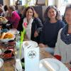 Das Frauen-Film-Frühstück der Grünen-Frauen hat Tradition. Heuer ging es um das Thema „Männersprache – Frauensprache“. Im Bild von rechts die ehemalige Kreisrätin Elke Öchsner, Kreisrätin Birgid Röder und die Landtagsabgeordnete der Grünen, Kerstin Celina.