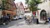 (cop)  Wer aus Richtung Mainfrankenpark nach Dettelbach fährt, ahnt nicht, was sich im malerischen Maintal versteckt, bis plötzlich die markanten Türme der Stadtpfarrkirche auftauchen. Schmale, kopfsteingepflasterte Gassen, Fachwerk und die Weinberge prägen das Stadtbild. Aus diesem Grund hat die Stadtverwaltung 2015 zum Fotowettbewerb „Unser Dettelbach“ aufgerufen, teilt das Kultur- und Kommunikationszentrum Dettelbach (KuK) mit. Diesem Aufruf seinen 16 Teilnehmer gefolgt: Dettelbacher, Kitzinger und Hobbyfotografen aus der näheren Umgebung. Die Bilder konnten vielfältiger nicht sein, sodass die Auswahl der Gewinner schwer gefallen sei. Am Ende hat der Neu-Dettelbacher Jürgen Walterschen den ersten Platz (Foto) vor dem Kitzinger Rudolf Krauß und der Dettelbacherin Gerlinde Schadel belegt. Diese sind neben anderen Fotos nun in der Zeit von Montag, 18. April, bis Samstag, 28. Mai, in einer Ausstellung im KuK.Dettelbach zu sehen. Die ausstellenden Fotografen und die Stadt Dettelbach laden am Samstag, 16. April, um 19 Uhr ins Kultur- und Kommunikationszentrum zur Vernissage ein.