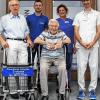 Walter Haas (Mitte) aus Lendershausen ist einer der ersten Patienten, die von den neuen Rollatoren auf der IMC-Station am Haus Ebern der Haßberg-Kliniken profitieren können. Mit dem Patienten freuen sich: (von links) Chefarzt Ants Lohmus, Patrick Häusner, Sabine Mühlenhoff-Kann (Leiterin der IMC-Station) und Physiotherapeut Marc Sauer.