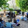 (ubü)  Am Wochenende wurde auf den Tauberterrassen der Stadtstrand mit einer Party eröffnet. Bei frühsommerlichen Temperaturen konnten die Besucher lässig chillen oder zu den Klängen der Musik von DJ Michael mit einem Hitmix aus den 1980er und 1990er Jahren abtanzen. Maria und Sascha Carella-Belz freuten sich über die große Resonanz bei der Auftaktveranstaltung. Am 28.Mai kann wieder bei der Pink & White Party abgefeiert werden. Dresscode bei dieser Party, bei der DJ Flie für den richtigen Sound sorgen wird, ist Pink & Weiß. Noch bis Ende August finden Musikveranstaltungen statt.