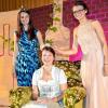 Gekrönt von der Fränkischen Weinkönigin Christina Schneider: die neue Günterslebener Weinprinzessin Verena Kuhn (Mitte) und ihre Vorgängerin Jasmin Köhler (rechts).