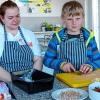Für einen Vormittag waren 20 Schüler der Erich-Kästner-Schule Kitzingen Gäste in Ochsenfurt zum gemeinsamen Kochen.