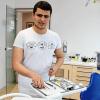 Drei Wochen lang lernte der junge Syrer Ghazi Khatab in seinem Praktikum als Zahnarzthelfer den Arbeitsalltag in einer deutschen Zahnarztpraxis kennen.