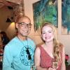 Mit ihrem Café „Neubau“ in der Neubaustraße, das sie seit 2012 betreibt, hat Eva Moser einen sehr erfolgreichen Einstieg in die Gastronomie geschafft. Nun hat sie gemeinsam mit ihrem Geschäftspartner Alexander Metzger einen weiteren Schritt gewagt: die Eröffnung des Bistros „Lenz“ in der Spiegelstraße, das jetzt eröffnet hat. Der Name steht dabei für den Spruch „Mach dir einen schönen Lenz“, und der steht für eine lockere Atmosphäre zum Wohlfühlen und zur Begegnung. Dafür haben die neue Wirte ordentlich investiert in eine neue Küche, eine neue Theke und in die rustikale Ausgestaltung der Innenwände. Das Ambiente soll junge Leute gleichermaßen ansprechen wie etwa Besucher des nahen Theaters. Los geht es am Morgen um 9 Uhr mit einer großen Auswahl zum Frühstück. Zwei Köche sorgen im Schichtbetrieb für warme  Küche bis 23 Uhr. Zu den Besonderheiten gehören fränkische Rahmfleckerl aus Sauerteig, belegt mit Schmand und diversen Zutaten. Dazu kommen Salate, Burger und manches mehr. Man kann auch draußen in der Sonne sitzen – wenn sie da ist. Das heutige „Lenz“ hat eine inzwischen 60 Jahre alte Geschichte. Am Beginn stand die Wirtschaft „Zur Schranne“ von Jakob Jerg. Dessen Sohn Reiner Jerg und seine Frau Gerlind sind heute Vermieter des Lokals, das einst als „Quick“ die erste Schnellgaststätte der Stadt war. Zwischenzeitlich war hier die „Pilsstube“, zweimal auch der „Bischofshut“.  Foto: Herbert Kriener