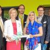 Mit einen großen Festakt wurde das „nurona Pflegeheim Hammermühle“ in Bischofsheim eröffnet. Das Bild zeigt von links: Bürgermeister Baumann, Peter Suckfüll (Stellvertretender Landrat), Susanne Lindemann (Einrichtungsleiterin), Marcus Otto (Architekt), Staatsministerin Melanie Huml, Mark und Oliver Pokrzewinski sowie Sandro Kirchner.