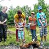 Mit einer gemeinsamen Wanderung zum Saupurzel startete das diesjährige Schulfest der Leo-Weismantel-Schule in Karlstadt. Einen besonderen Reiz übte das Lagerfeuer auf die Kinder aus. Hier konnte unter Anleitung Stockbrot gebraten werden.