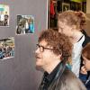 Seine ehemaligen Deutschschüler aus der Wernecker Notunterkunft erkannte Helfer Matthias Reimers auf den Fotos wieder.