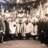 Wieder ein Rätsel gelöst: Dieses Bild aus dem Gerolzhöfer Stadtarchiv entstand am Palmsonntag 1925, als vor der Pfarrkirche von Frankenwinheim vier neue Glocken von Pfarrer Josef Hufnagel geweiht wurden.