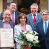 Als Dank für sein langes Engagement als Bürgermeister der Großgemeinde Röthlein wurde Edgar Engelbrecht zum Altbürgermeister ernannt: (von links) Edgar Engelbrecht, 3. Bürgermeister Peter Gehring, Irene Engelbrecht, 2. Bürgermeister Martin Weth und Bürgermeister Albrecht Hofmann.