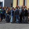 Die ersten Altertheimer standen am Samstag schon ab 7 Uhr vor dem Rathaus und wollten ihre Freikarten für das Gratis-Konzert mit der Band SDP am 7. Juli abholen.