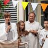 Kindergartenleiterin Melanie Brochloß-Gerner und Pastoralreferent Johannes Eirich bei der Einweihung der neuen Kinderkrippe. Kindergartenleiterin Melanie Brochloß-Gerner und Pastoralreferent Johannes Eirich bei der Einweihung der neuen Kinderkrippe.