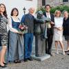 Mit seinen Skulpturen hat der Bildhauer Wilhelm Uhlig ungezählte Künstler inspiriert. Die Ausstellung von Wilhelm Uhlig im Kulturzentrum eröffneten (von links): Pianistin Marijana Menz, Sopranistin Sonja Rahm, Professor Wilhelm Uhlig, der stellvertretende Landrat Peter Suckfüll, Kulturmanagerin Dr. Astrid Hedrich-Scherpf und Laudatorin Andrea Brandl.