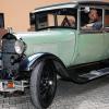 Der Wagen des Bürgermeisters, der Ford A, Baujahr 1929, ist ein so genannter Tudor Sedan, was zweitürige Limousine bedeutet. Der Viertürer hieß dann übrigens folgerichtig Ford „Fordoor Sedan“.