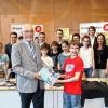Regierungspräsident Paul Beinhofer (vorne links) empfing die „Jugend forscht“-Sieger aus Unterfranken. Vorne rechts: Alexander Heeg, Landessieger „Schüler experimentieren Bayern 2016“ vom Friedrich-Dessauer-Gymnasium Aschaffenburg.