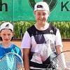 Die Nachwuchs-Tennisspieler Adrian Menning (links) und Loris Geyer sicherten sich die Meisterschaft in der Bezirksklasse 2. Im Team TSV Güntersleben II bei den Bambino 12 blieben sie ohne Punktverlust und landeten auf dem Platz an der Sonne. Nun steigen die Günterslebener in die Bezirksklasse 1 auf. Während der Runde gaben sie kein Spiel ab, gewannen mit 12:0 Zählern und 42:0 Matchpunkten vor Güntersleben I.