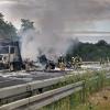 Ein Lastwagen ist am Freitagmorgen auf der A7 zwischen Wasserlosen und Hammelburg komplett ausgebrannt. Die Autobahn war bis 8 Uhr gesperrt.
