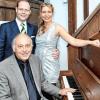 Bekannte Filmmelodien: Mit Liedern aus den 30er und 40er Jahren gestalteten Miriam Möckl (Mezzosopran), Sebastian Köching (Tenor) und Michael Lörcher (Klavier) ein gelungenes Konzert im Hofgarten des Schlundhauses.