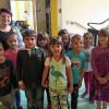 (zis)   Im vergangenen halben Jahr erfuhren die Kinder vom Kindergarten „Regenbogen“ in Seinsheim Wissenswertes über das Thema Krankenhaus. Im Anschluss kam das Rote Kreuz aus Kitzingen zum Trau-Dich-Kurs in die Einrichtung, wie es im Presseschreiben heißt. Zum Abschluss und Höhepunkt besuchten die Kinder die Mönchbergklinik in Würzburg. Als Dankeschön hatten sie ein Überraschungspaket für die kranken Kinder dabei.